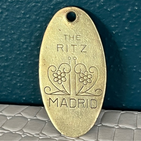 Gold Vintage The Ritz Madrid Keychain. Hotel keychain. Collector Antique DIY - Picture 1 of 3